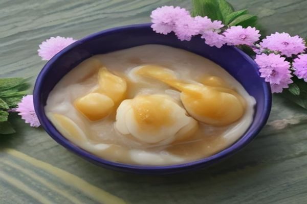 日系风格模特穿着和风印花连衣裙与草编帽，漫步在樱花树下，画面清新唯美